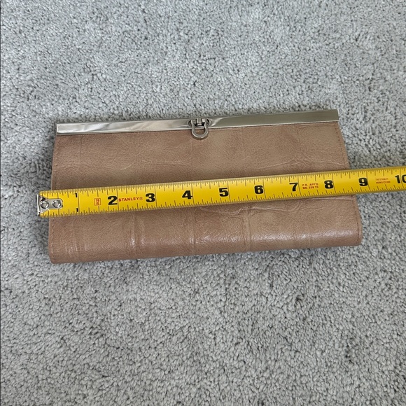 Elegant Tan Clutch - Picture 6 of 9